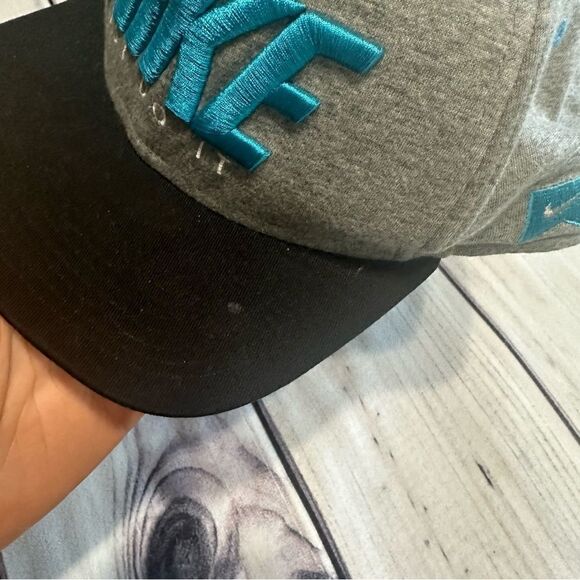 Nike “Just Do It” Flat Bill Snap Back Hat Cap Black Gray Teal Palm Floral - Picture 3 of 9